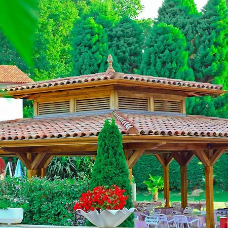 Hotel Restaurant Txistulari Itxassou Exterior photo