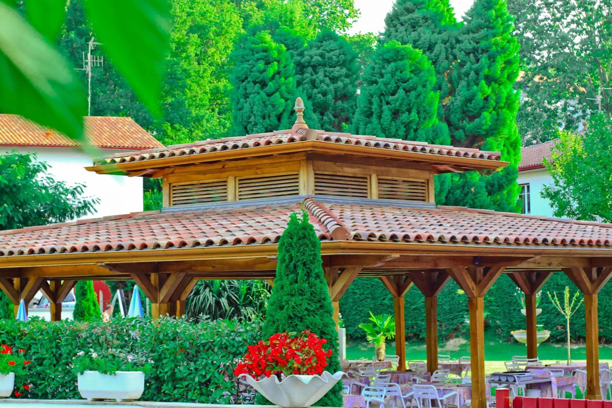 Hotel Restaurant Txistulari Itxassou Exterior photo